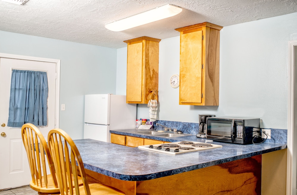 Captain Quarters Motel - photo 12