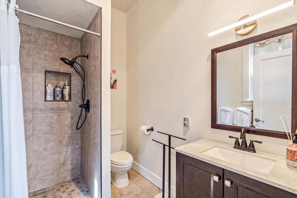 Cinnamon Bear Creekside Inn - photo 42