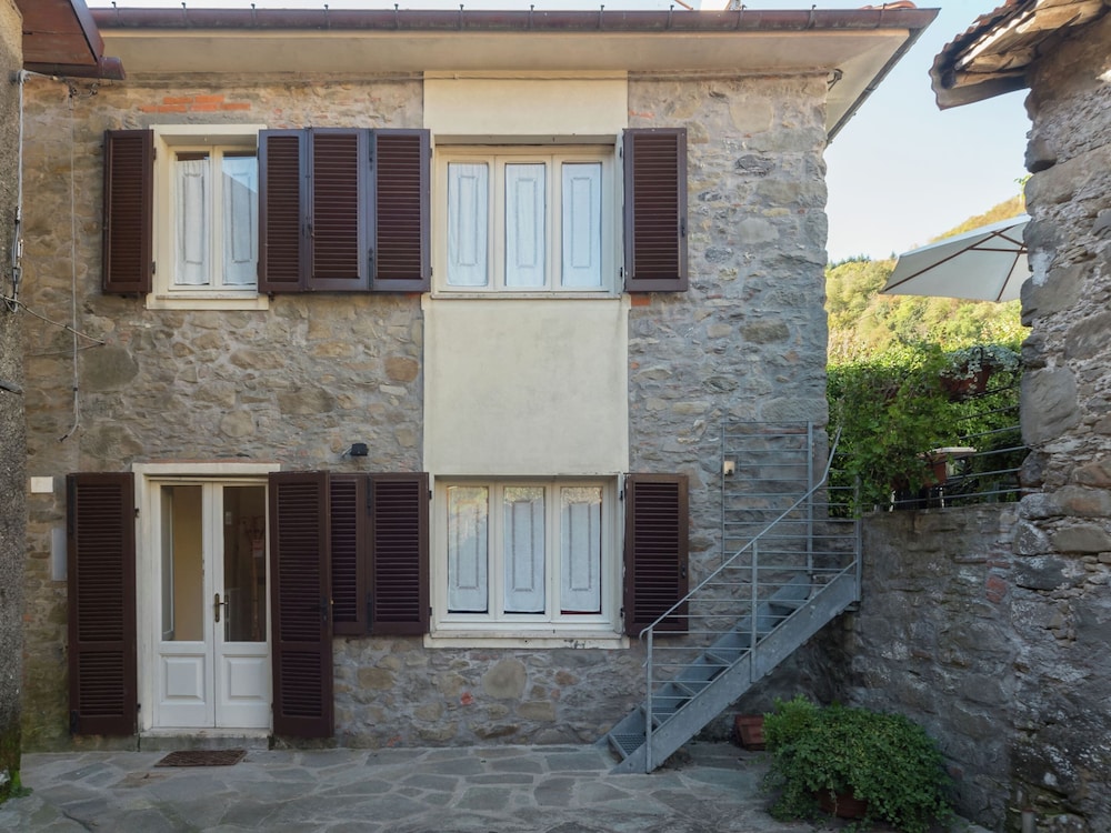 Holiday Home in Pascoso Near Forest — 4-Star Luxury Hotel in Pescaglia, Italy