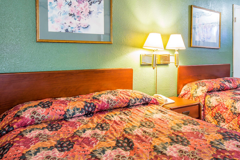 Relax Inn Milledgeville - photo 11