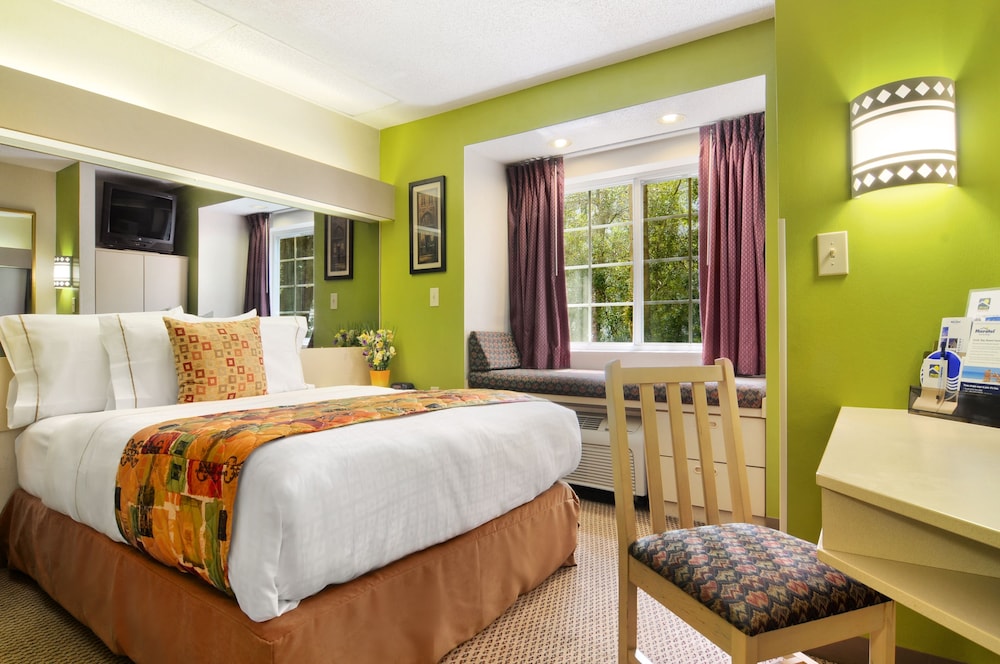 Hometown Inn & Suites Jacksonville Butler Blvd. Southpoint - photo 3