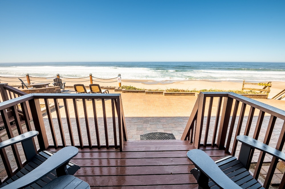 Sailor Jack's Oceanfront Inn - photo 8