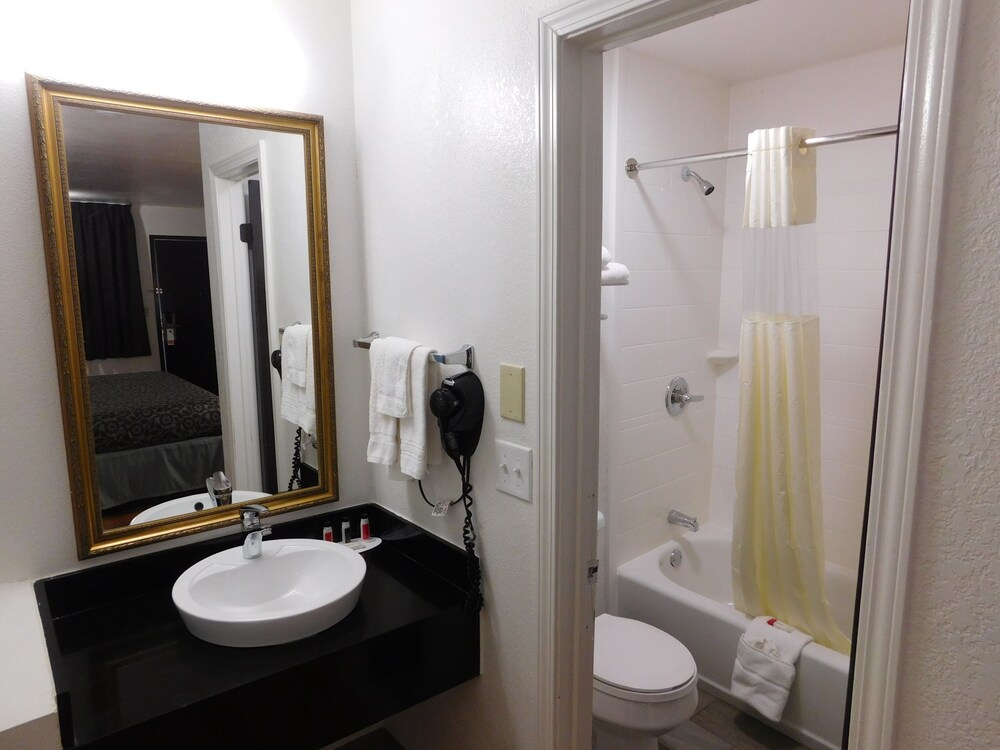 Days Inn By Wyndham Oklahoma City Nw Expressway - photo 34