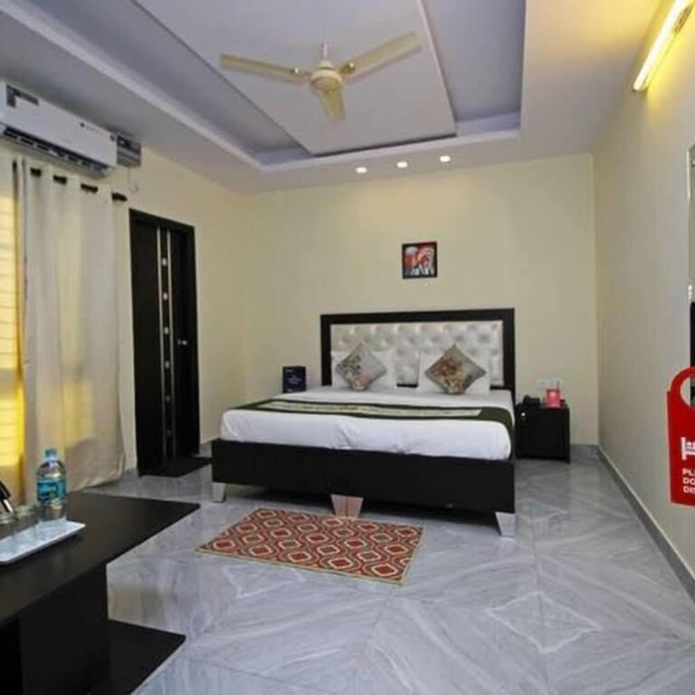 Fabhotel Mascot Treo - last minute hotel in Noida