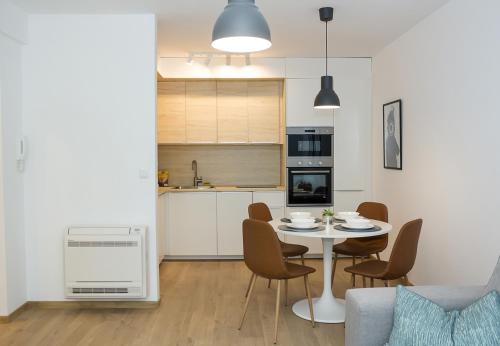 Stylish Retreat High end Flat Varna Downtown by Flat Mаnager — 4-Star Luxury Hotel in Varna, Bulgaria