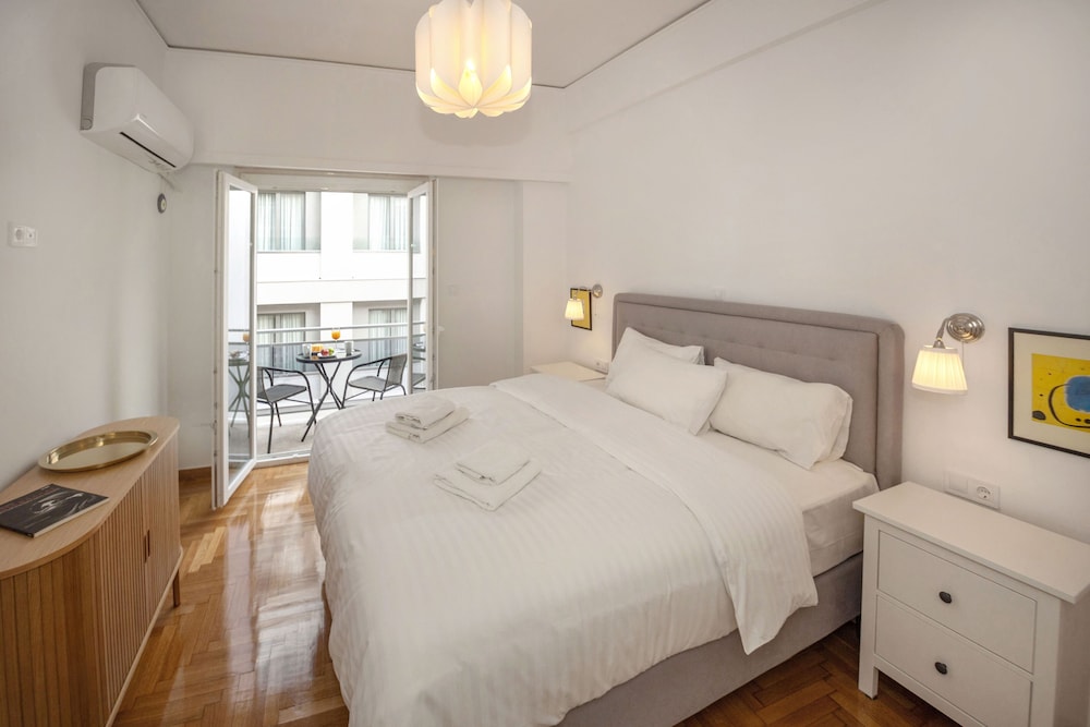 Downtown exceptional studio Syntagma GHH — 4-Star Luxury Hotel in Athens, Greece