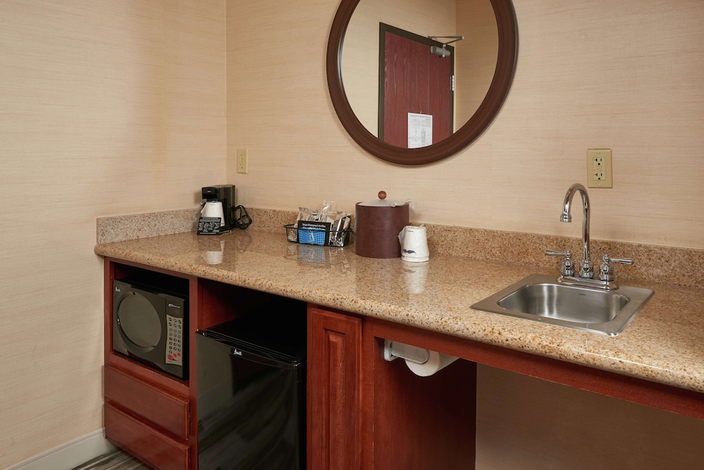 Hampton Inn & Suites Phoenix Surprise - photo 4