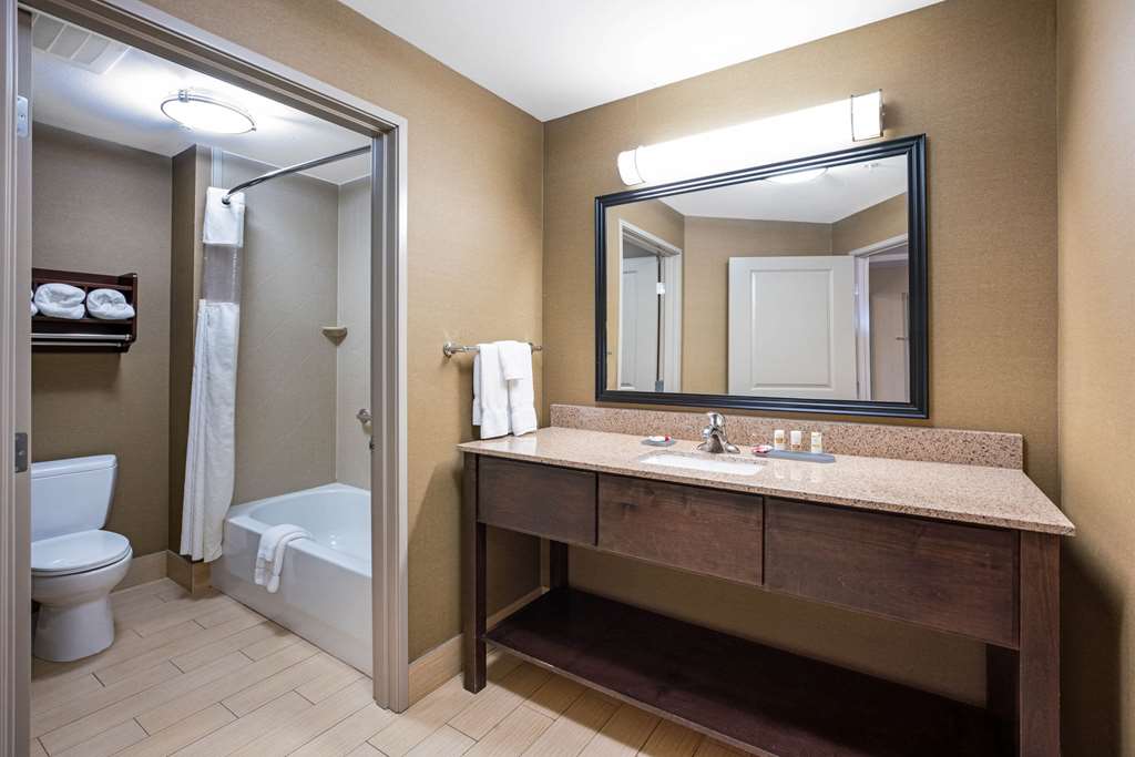 La Quinta Inn & Suites by Wyndham Bellingham - photo 45