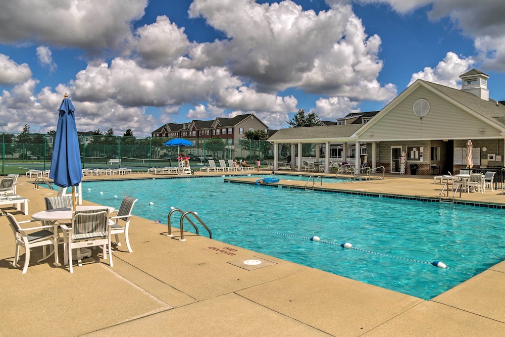 Porch and Community Perks Walkable Lewes Condo — 4-Star Luxury Hotel in Lewes, United States