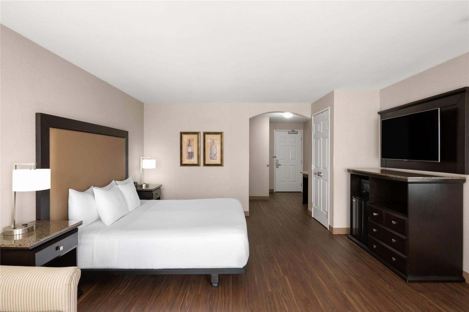 La Quinta Inn & Suites by Wyndham Paso Robles - photo 24