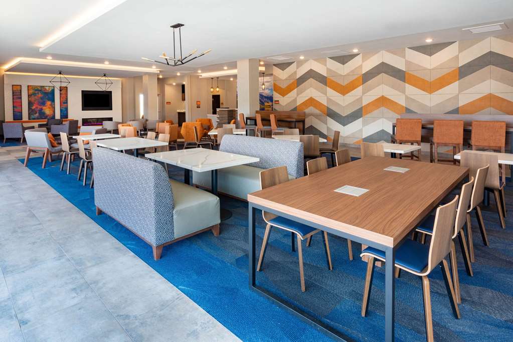 La Quinta Inn & Suites by Wyndham Limon - photo 37