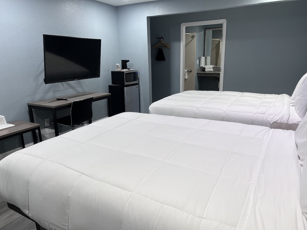 Surf City Inn and Suites - photo 10