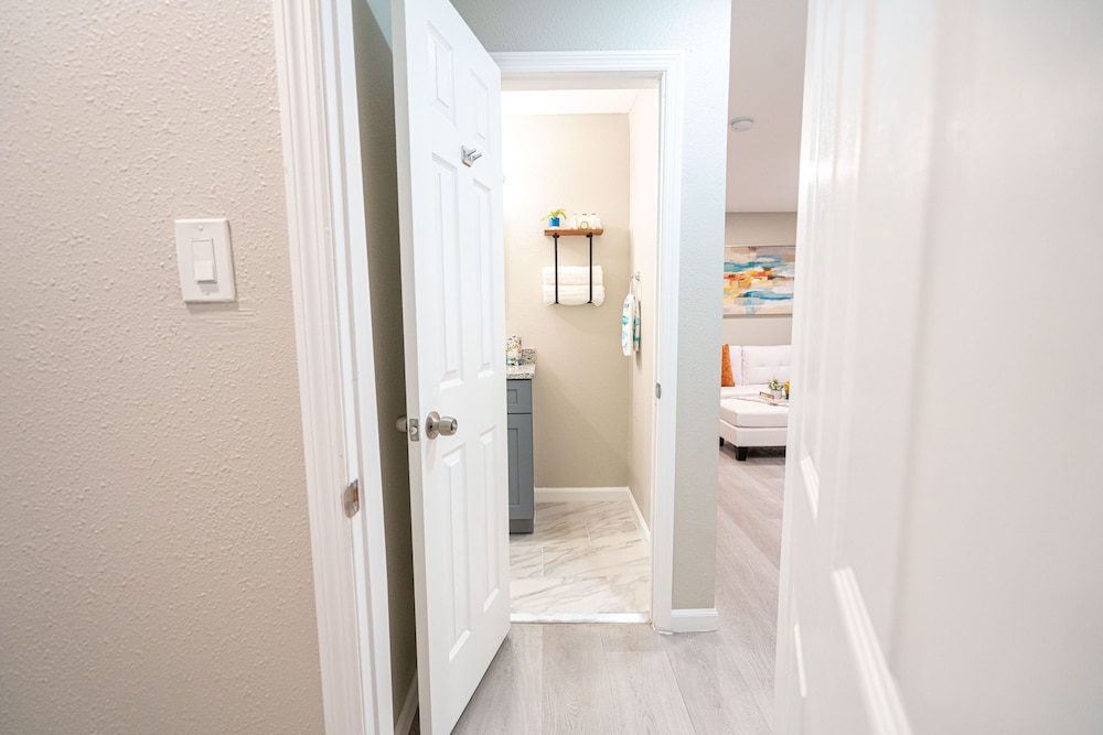 University Serenity Suites 14th - photo 7