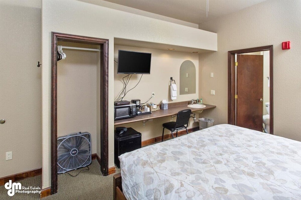 Kenai Airport Hotel - photo 51