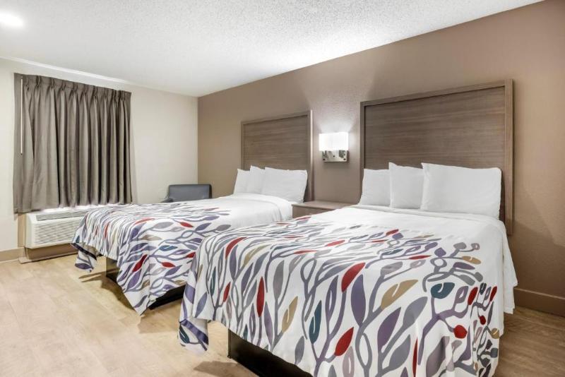 Red Roof Inn and Suites Newport News - photo 11