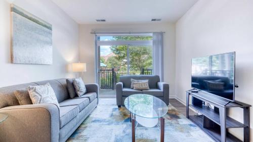 Luxury Modern Apt with Patio — 4-Star Luxury Hotel in Lexington, United States