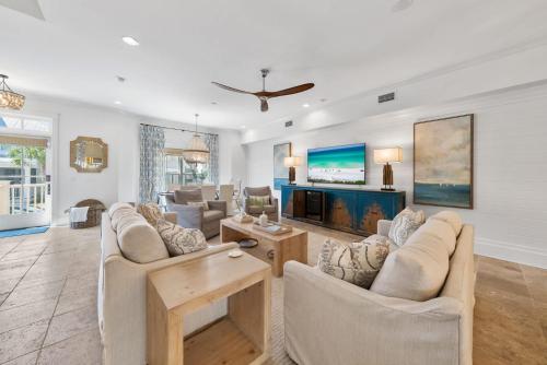 New Downtime Watersound Lux Pet Friendly LSV Bikes — 4-Star Luxury Hotel in Panama City Beach, United States
