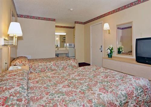 Crossroads Inn - carbon neutral hotel in Maple Shade