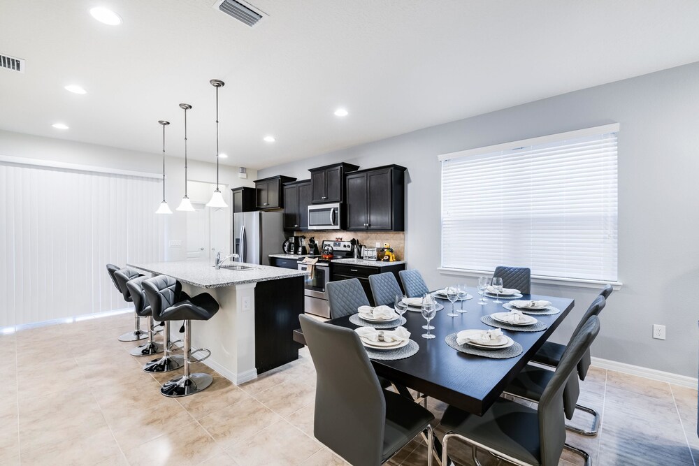 5 Bedrooms55 Bathroomswindsor Westside 1836Gd - featured photo