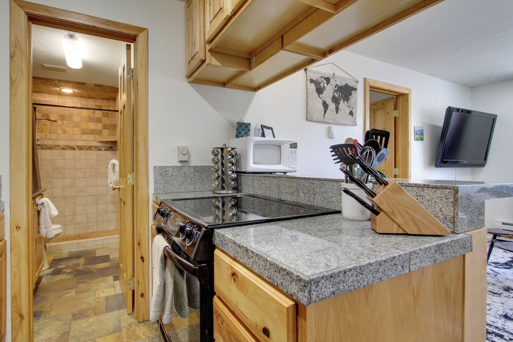 Modern Mountain View Condo at Big Sky Resort - photo 13