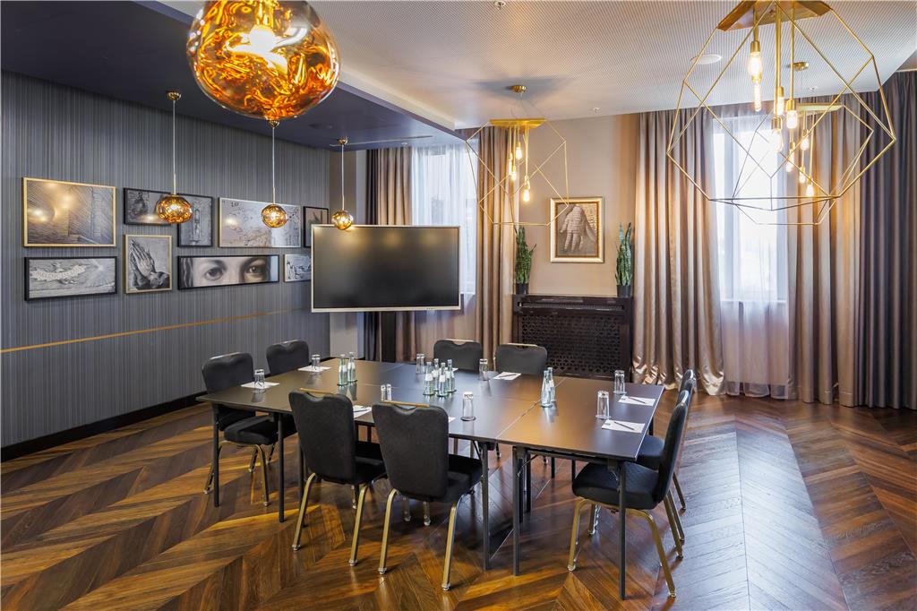 Park Plaza Lounge Block