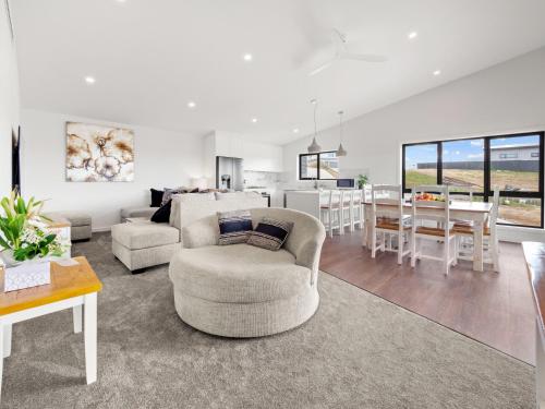 Luxury 5 Bedroom Home Sentinel Chalet Snowy Mountains Jindabyne — 4-Star Luxury Hotel in Jindabyne, Australia