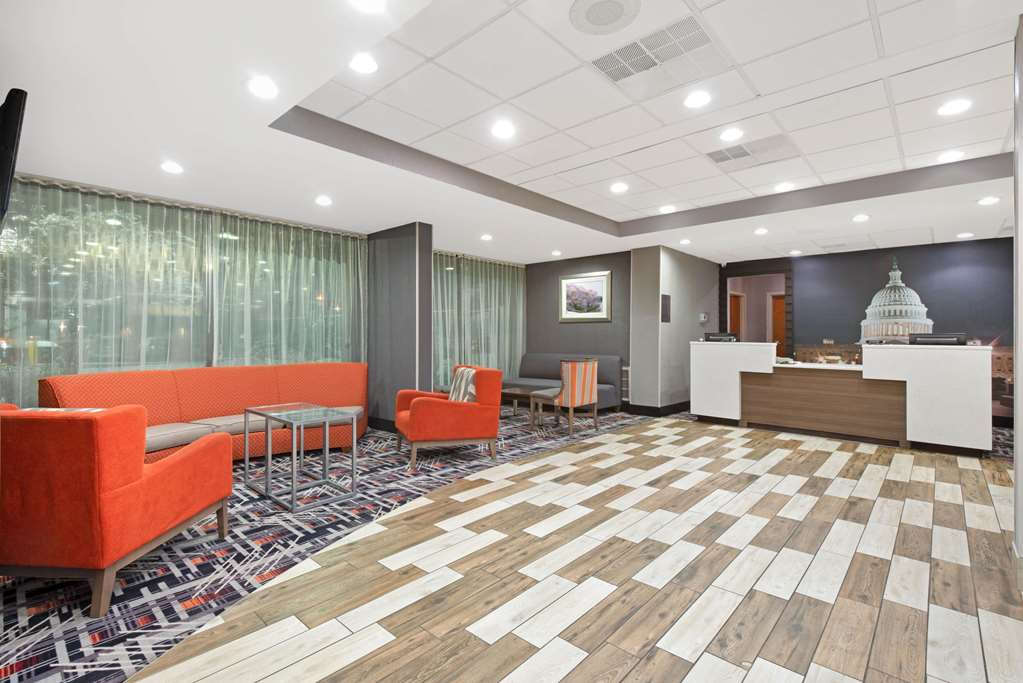 La Quinta Inn & Suites by Wyndham DC Metro Capital Beltway - photo 20