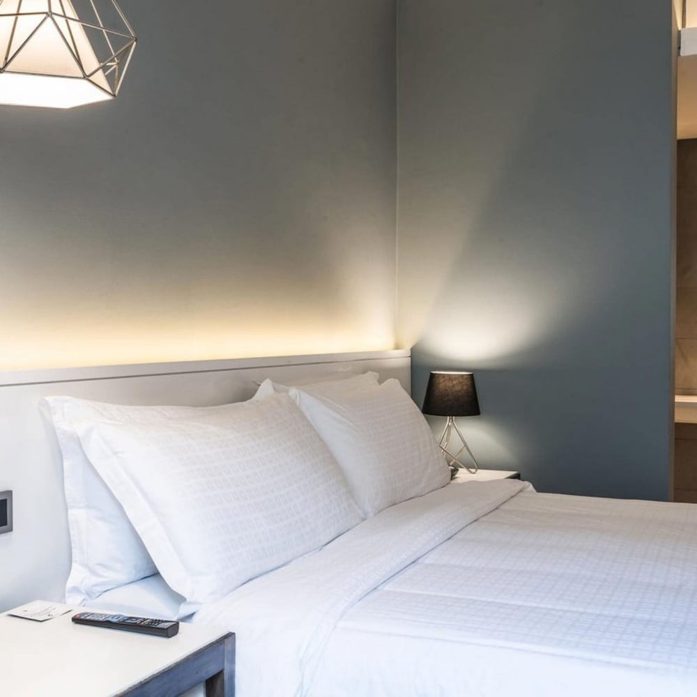 Trademark Hotel Terrace King Single Room in Nairobi No003
