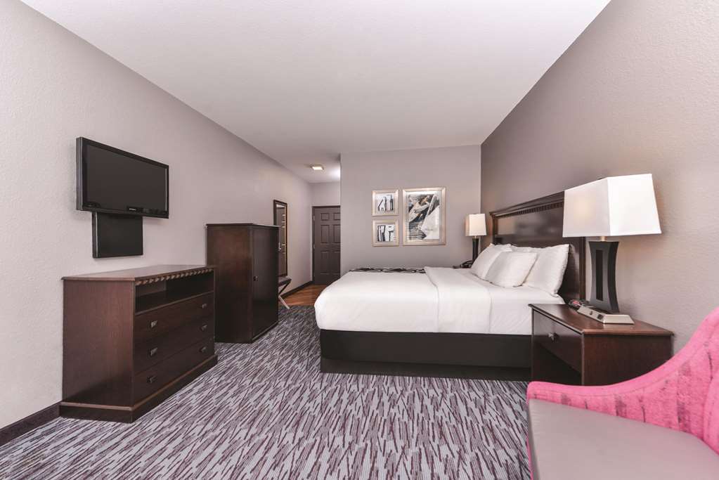 La Quinta Inn & Suites by Wyndham Abilene Mall - photo 14