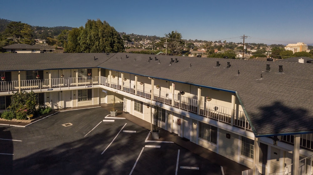 Inn By the Bay Monterey - photo 19