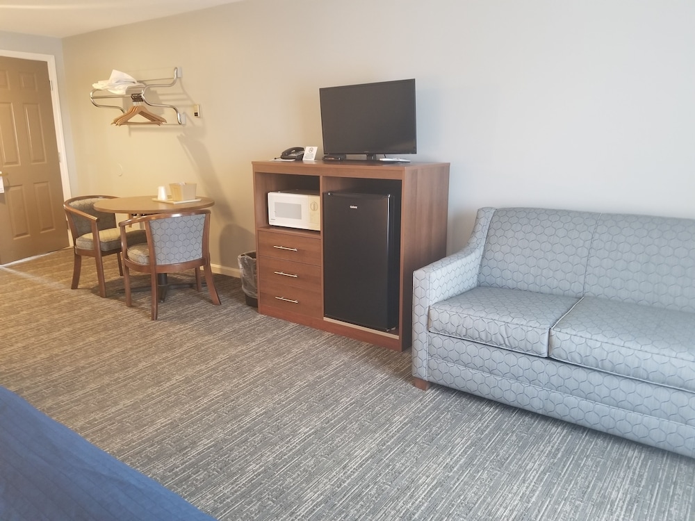 Hampton Village Inn - photo 9