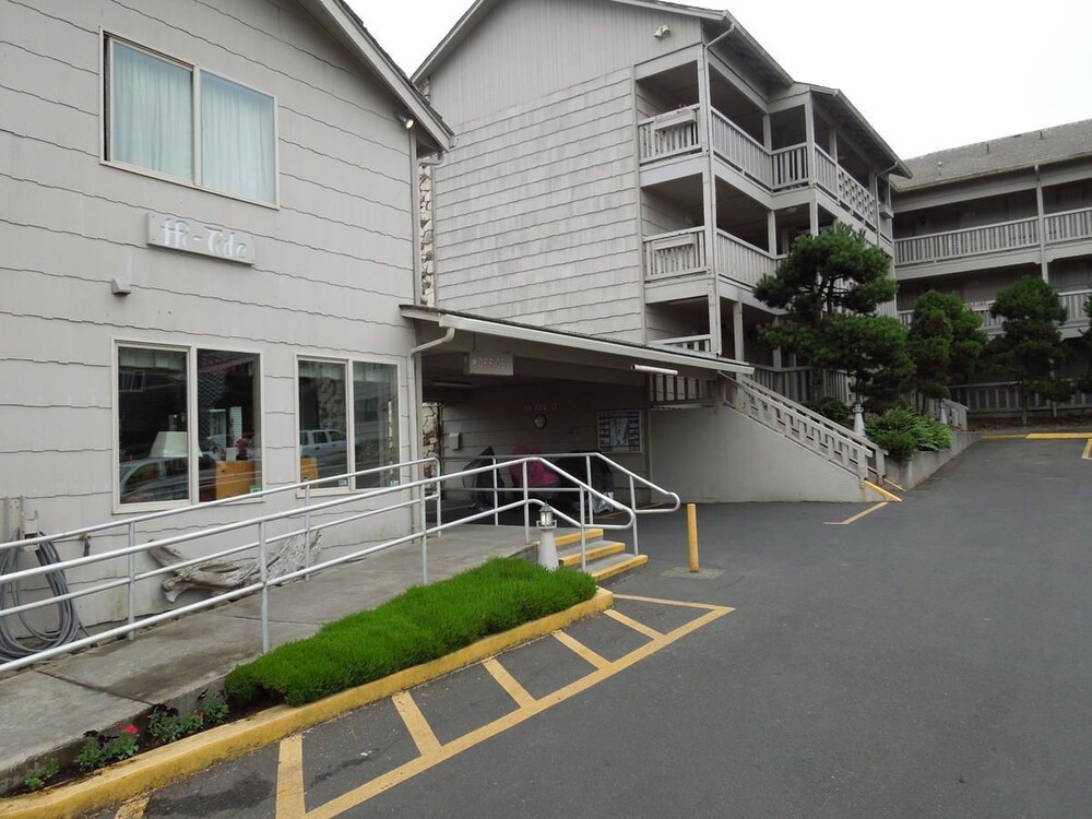 Hi Tide Oceanfront Inn - photo 51