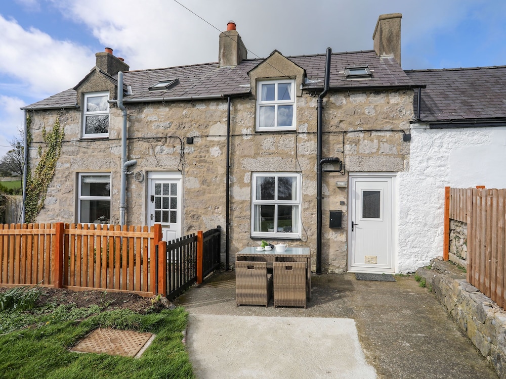 Cae Person — hotel in Llangoed