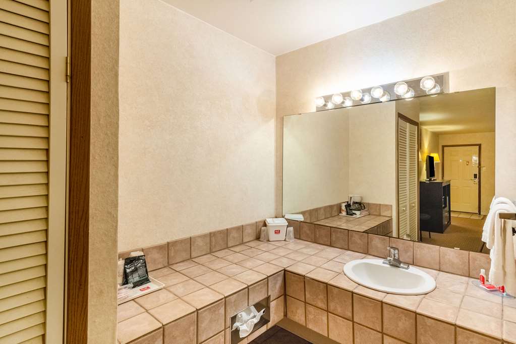 Econo Lodge Fredericksburg - photo 11