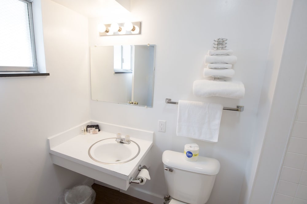 Grand Traverse Motel - photo 34