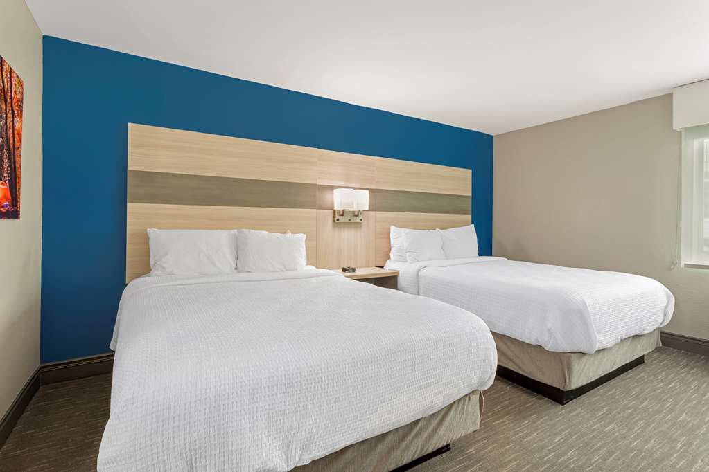 Best Western Plus Magnolia Inn Suites - photo 17
