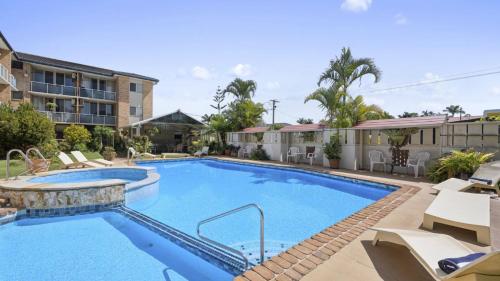 Ocean Parade 5 Pool Spa Beach Sleeps 5 Affordable in Coffs Harbour, Australia
