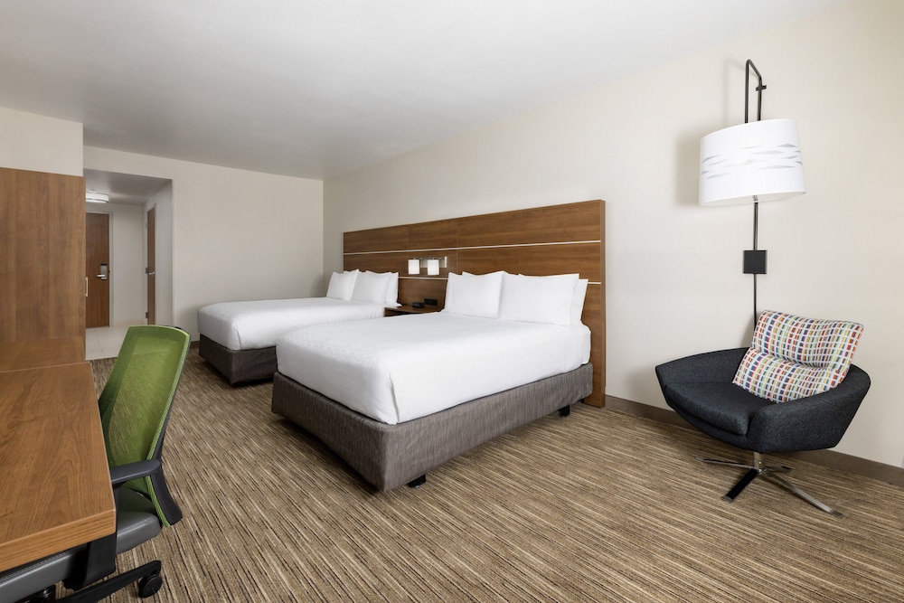 Holiday Inn Express & Suites Oakhurst Yosemite Park Area - photo 16