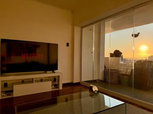 Sea views and Central in quiet block
