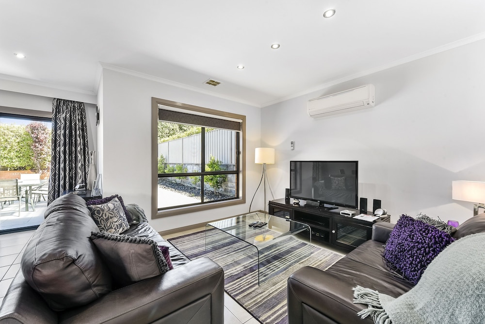 MG Delux Apartment — 4-Star Luxury Hotel in Mount Gambier, Australia