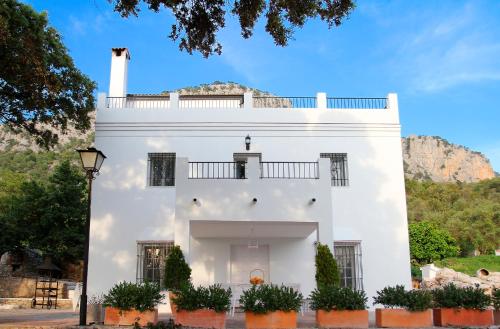 Chalet Los 20 Pilares — 4-Star Luxury Hotel in Ubrique, Spain