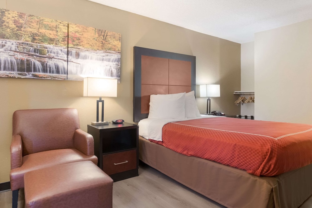 Clarion Pointe Independence Kansas City - photo 8