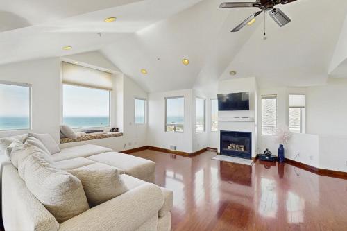 Park Avenue Beach Life — Cayucos