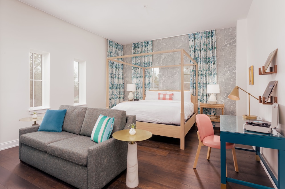 Lily Hall A Boutique Hotel - photo 8
