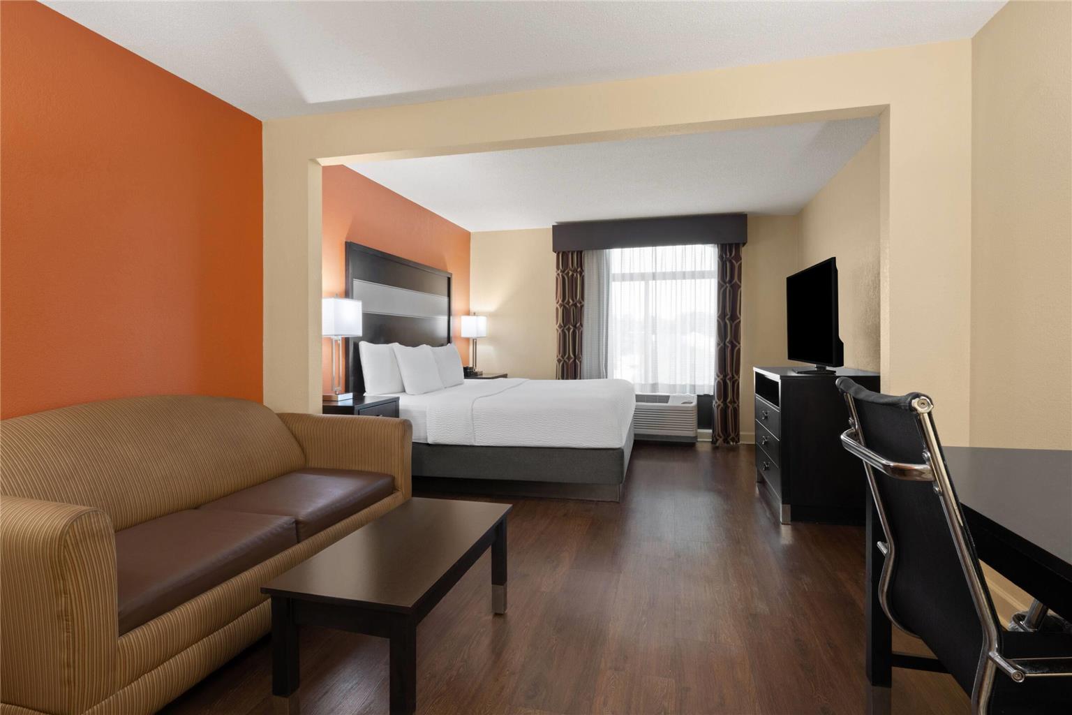 La Quinta Inn & Suites by Wyndham Florence - photo 69