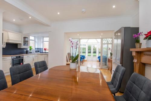 Six Bedroom Property Five Bedroom Main House with One Bedroom Garden Bungalow York Centre — 4-Star Luxury Hotel in York, United Kingdom