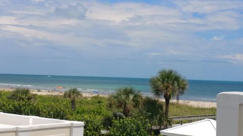 2305 Amazing Oceanview Penthouse — hotel in Cape Canaveral