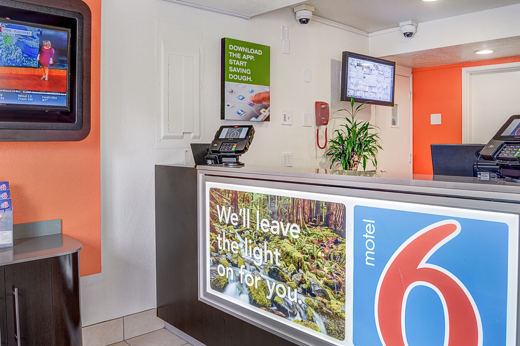 Motel 6 Portland OR Central - photo 24