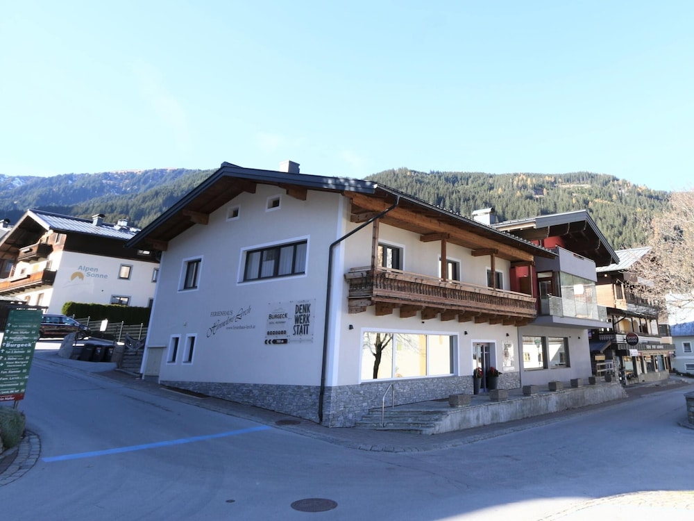 High quality holiday apartment in Oberkrimml near waterfalls — 4-Star Luxury Hotel in Krimml, Austria
