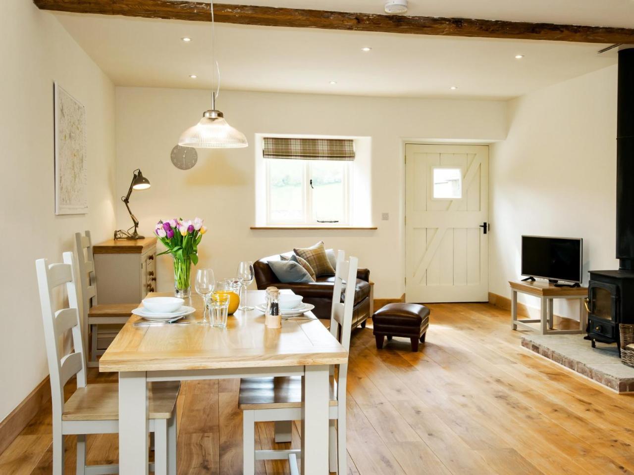 1 Bed In Shaftesbury Oc 48717 — Shaftesbury